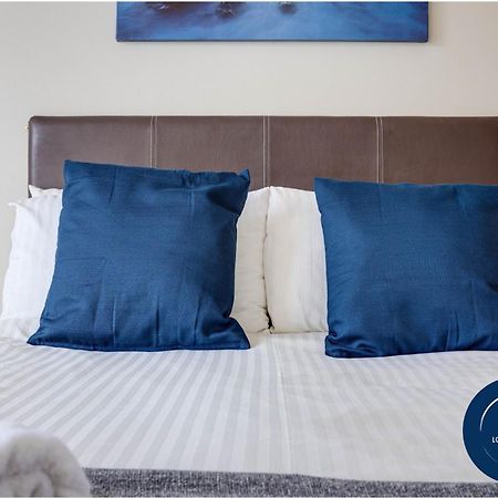 45 The Square Holiday Apartments Скарборо Екстер'єр фото
