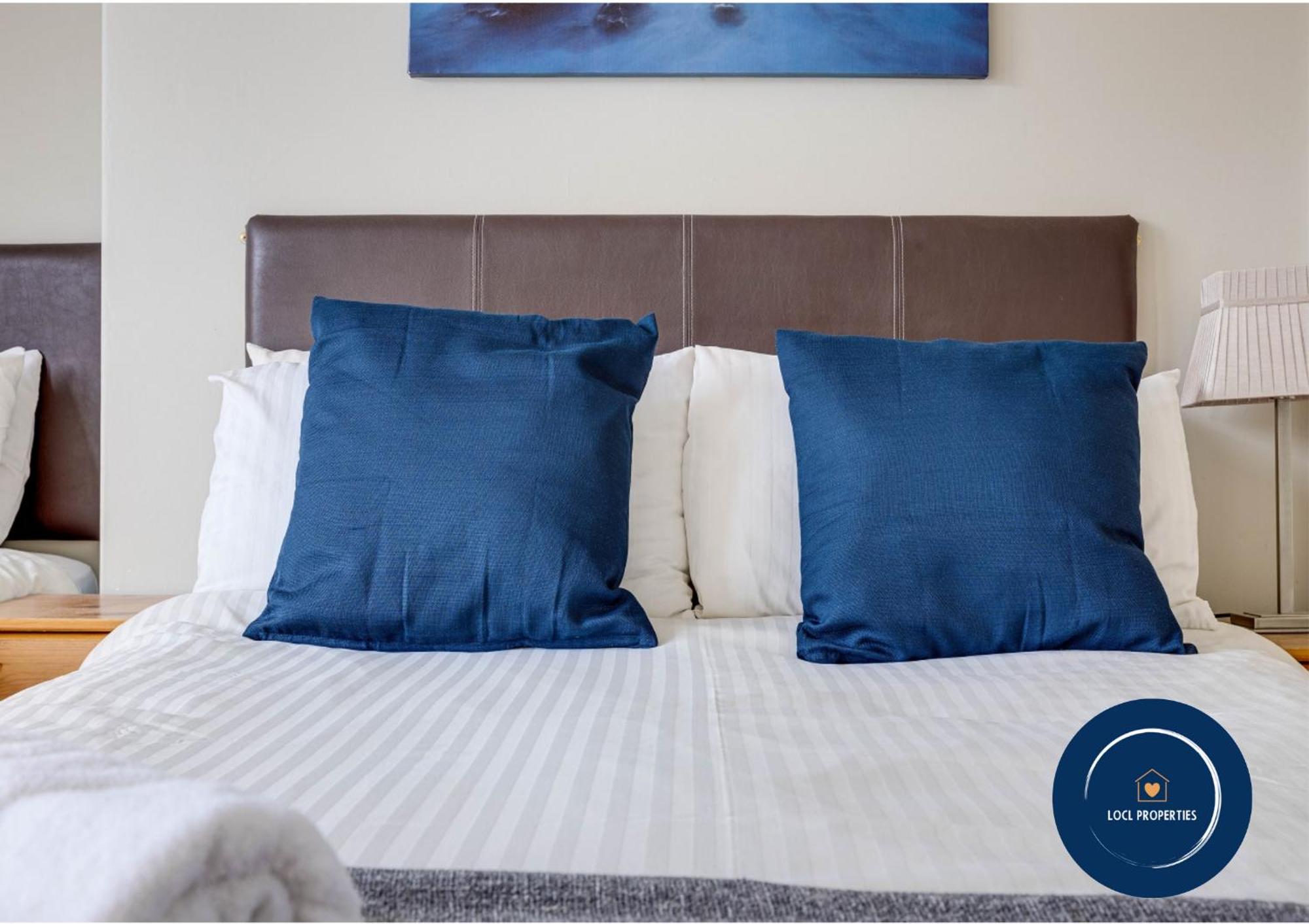 45 The Square Holiday Apartments Скарборо Екстер'єр фото