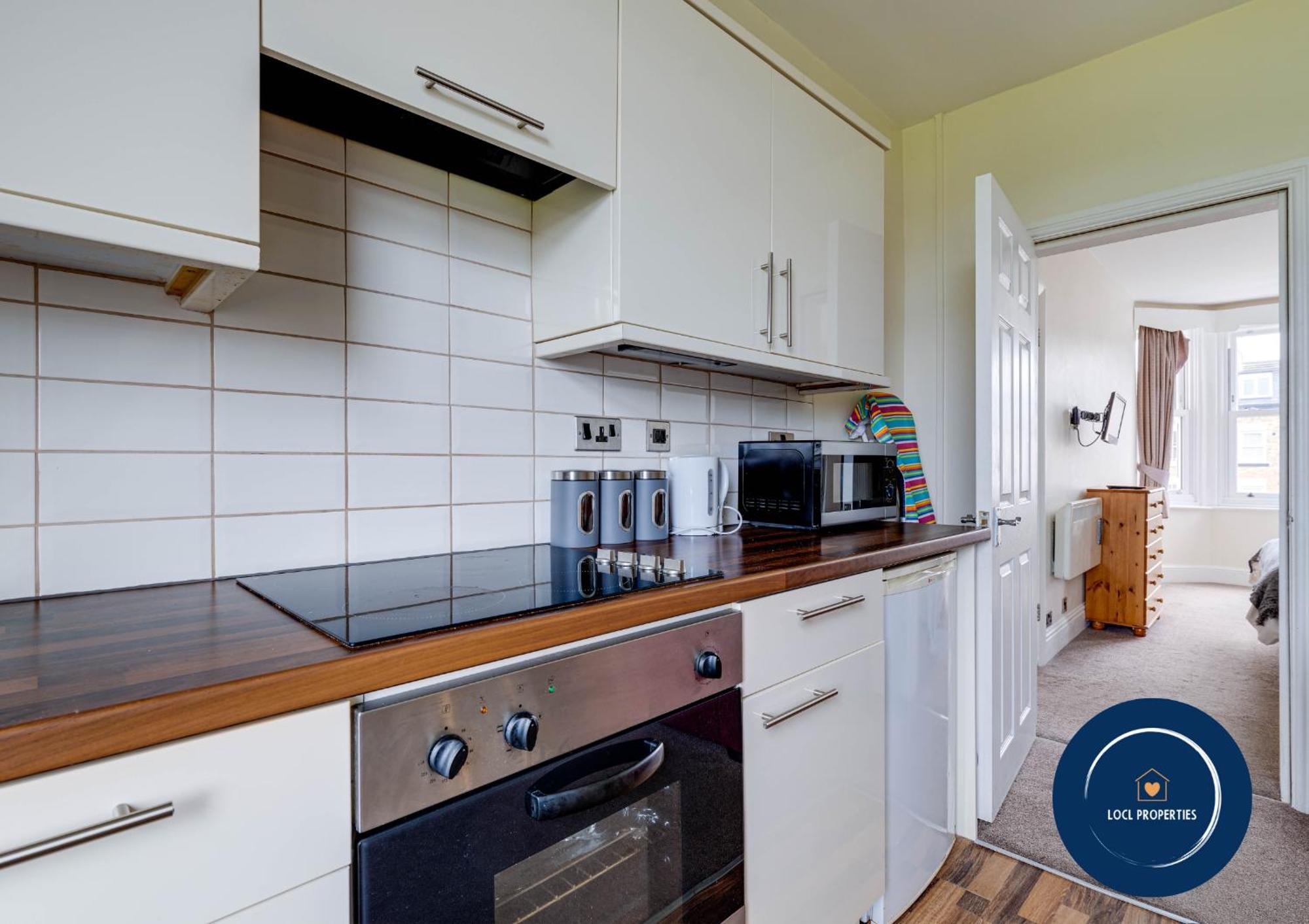 45 The Square Holiday Apartments Скарборо Екстер'єр фото