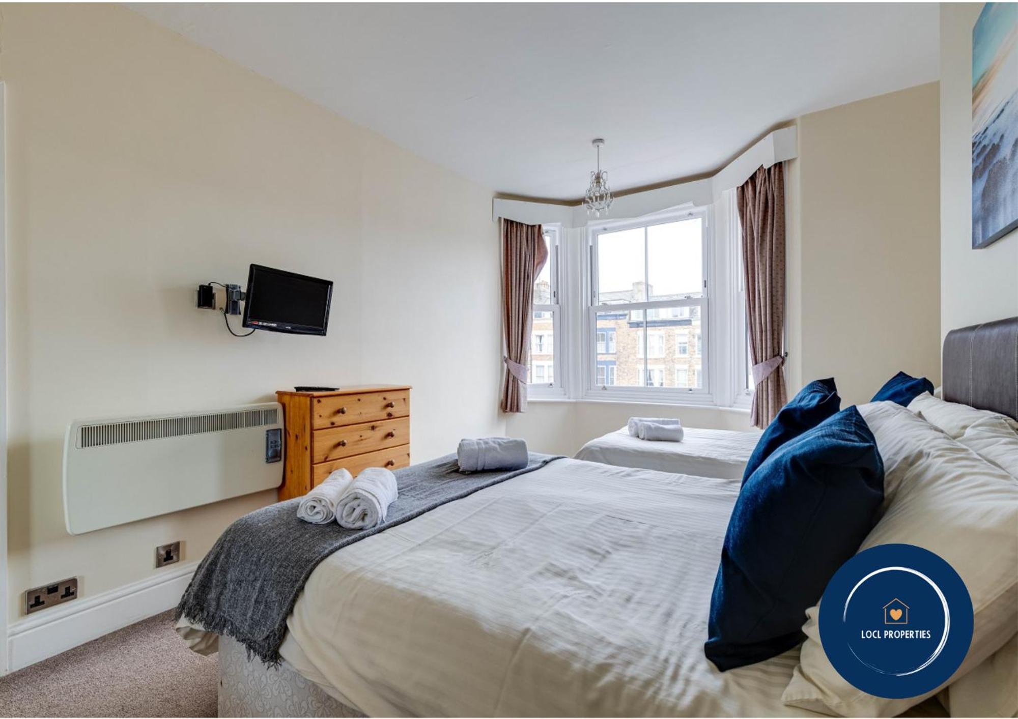 45 The Square Holiday Apartments Скарборо Екстер'єр фото
