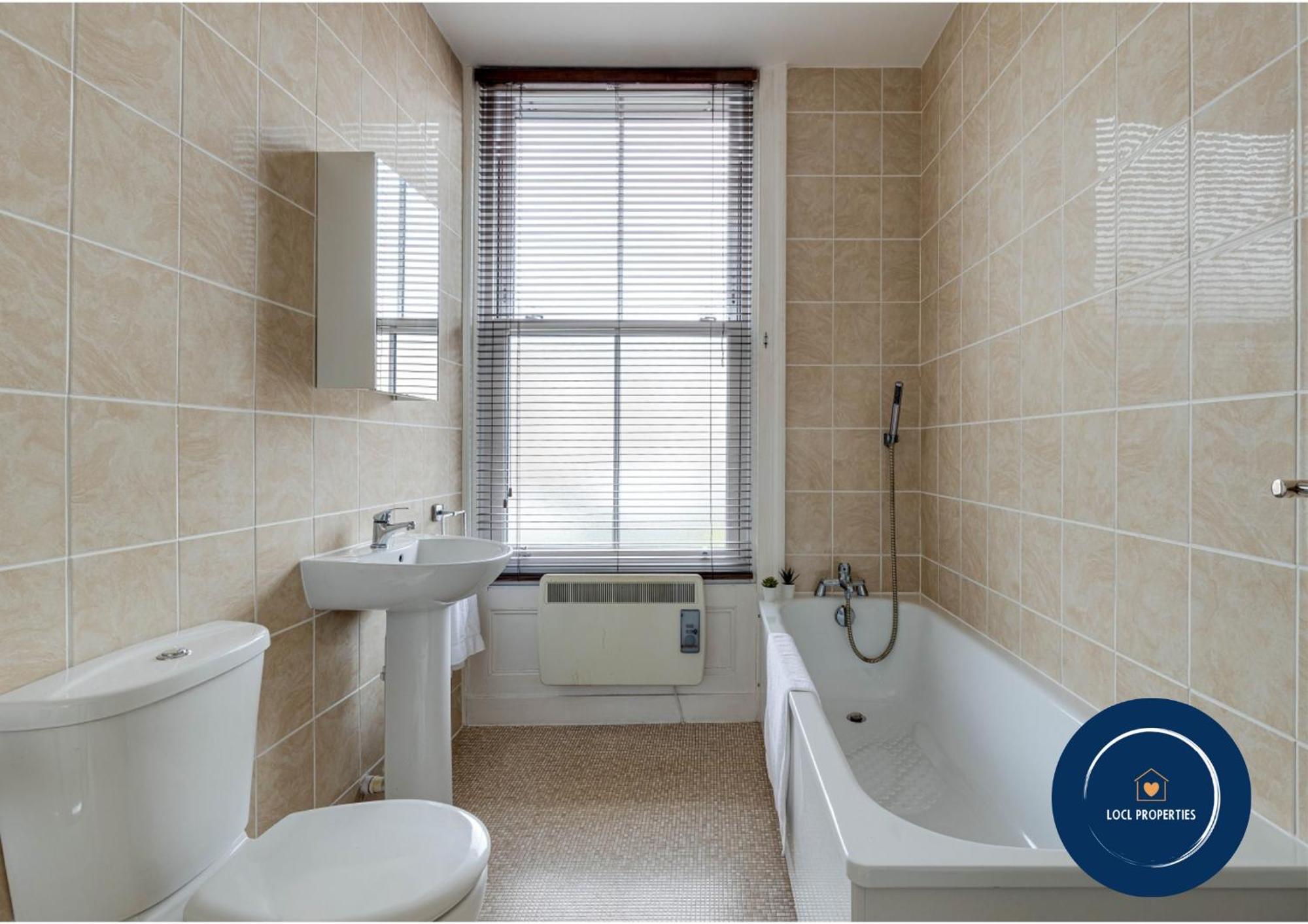 45 The Square Holiday Apartments Скарборо Екстер'єр фото