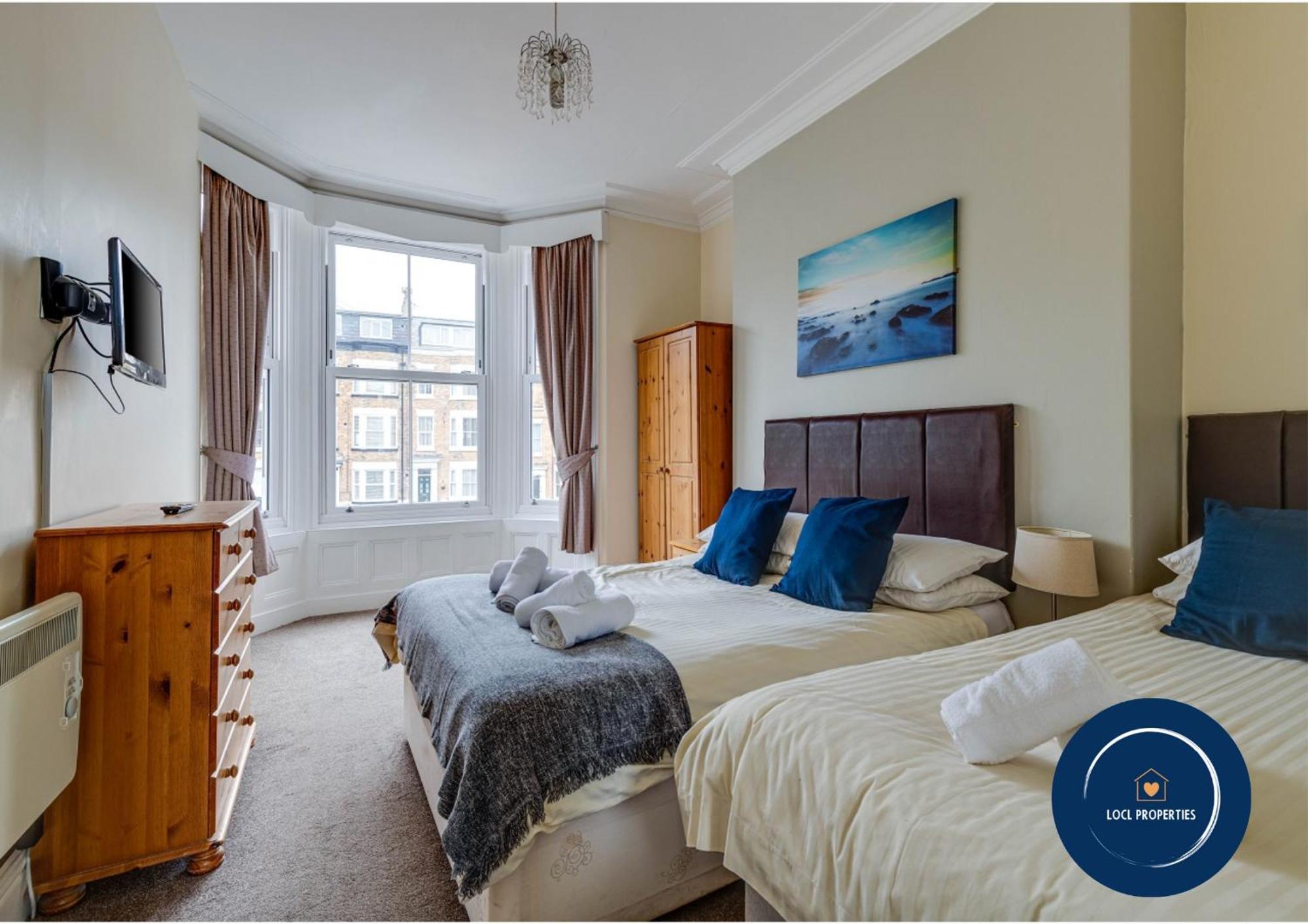 45 The Square Holiday Apartments Скарборо Екстер'єр фото