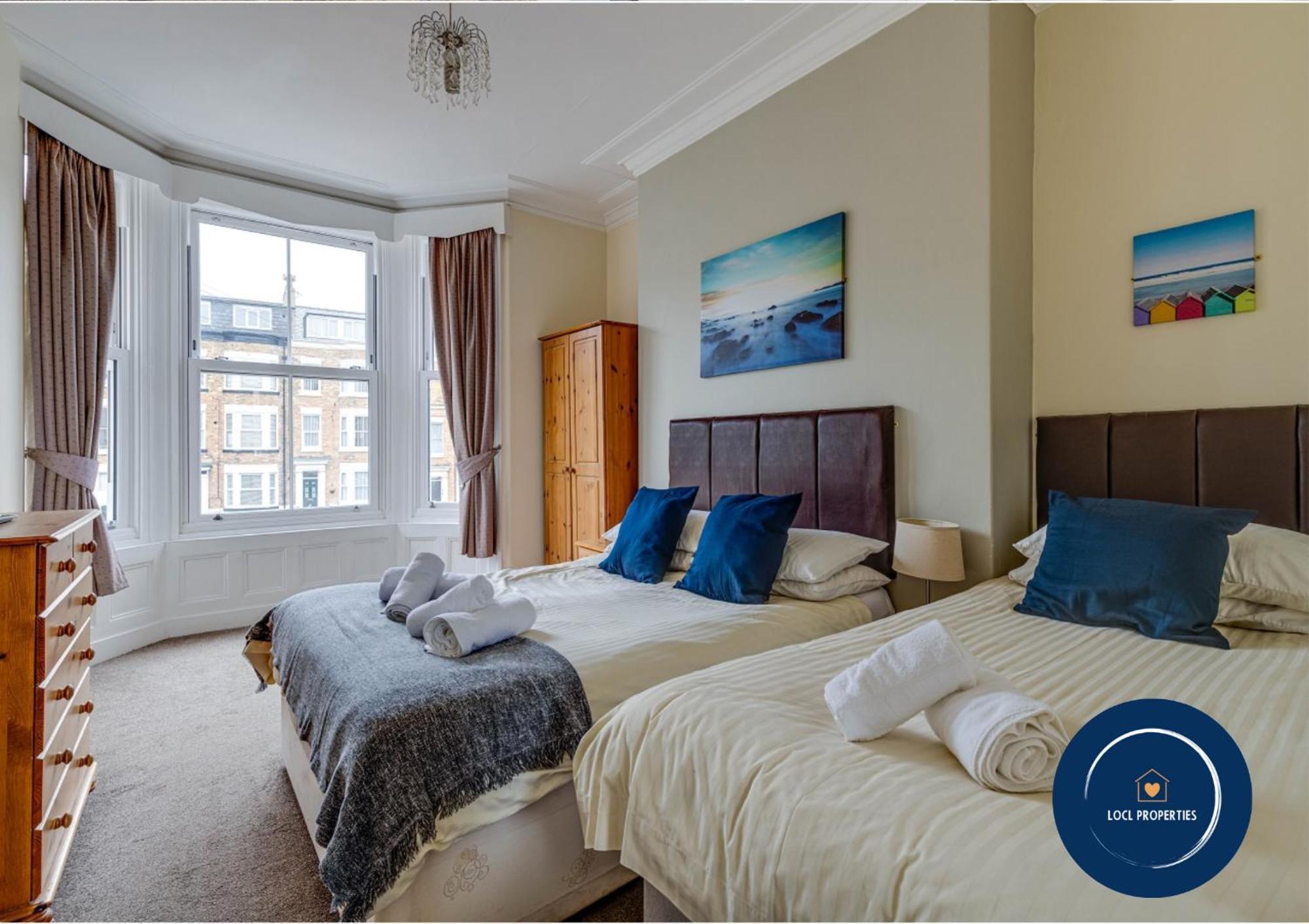 45 The Square Holiday Apartments Скарборо Екстер'єр фото