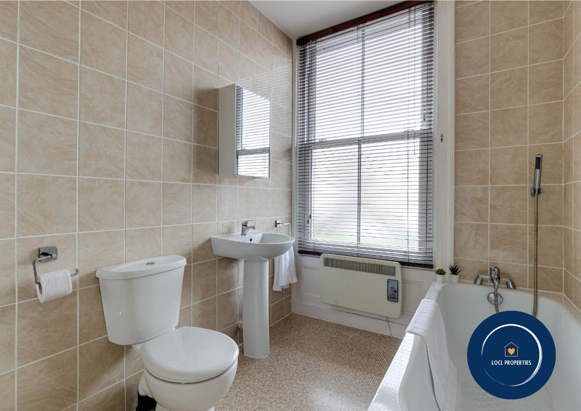 45 The Square Holiday Apartments Скарборо Екстер'єр фото